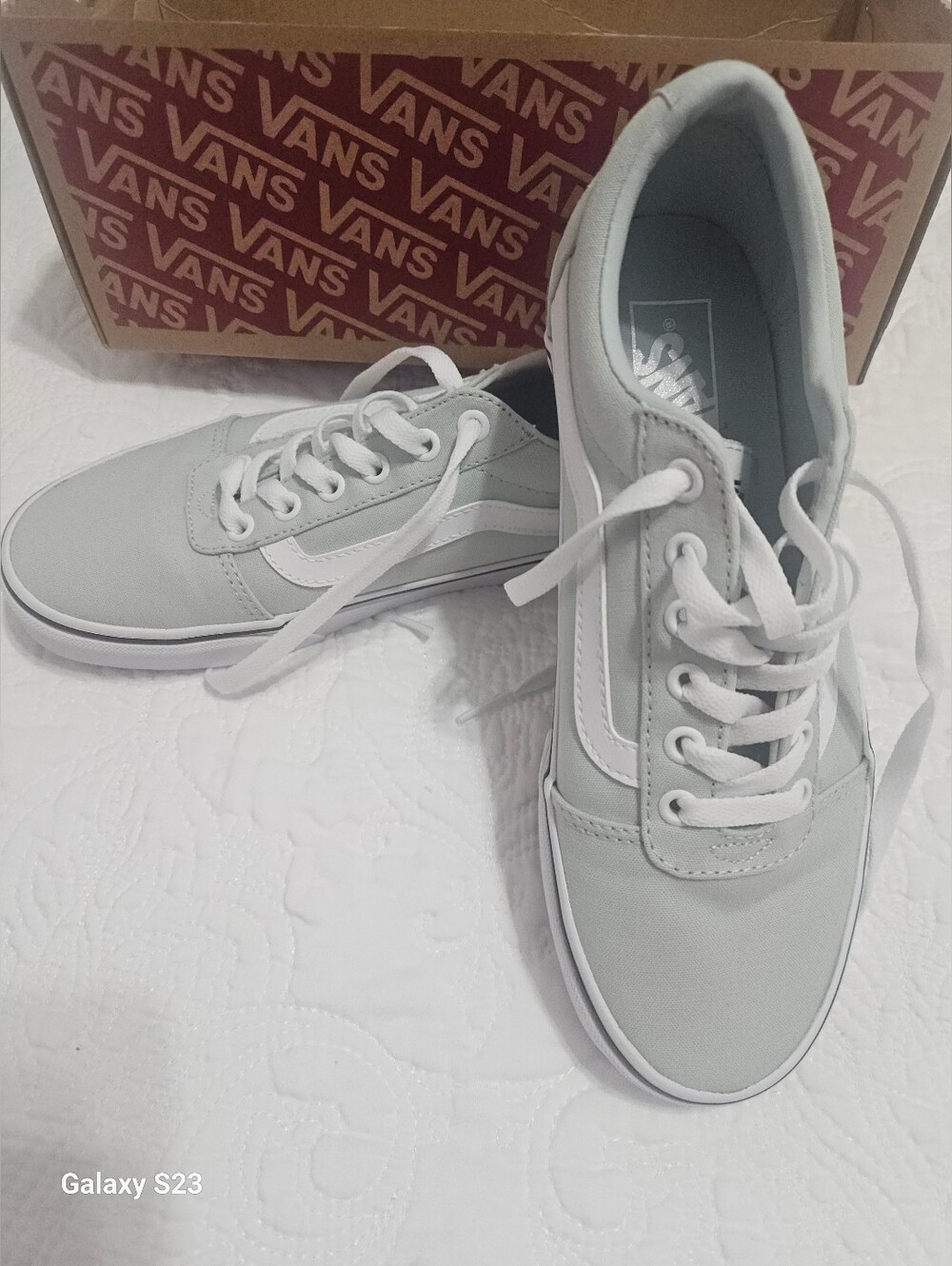 Vans Women’s Classic Low-Top Sneakers in Light Gray/White